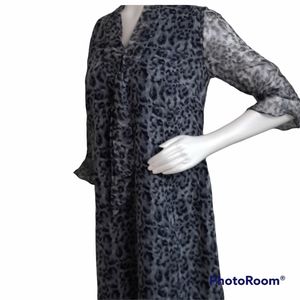 A pea in the pod grey cheetah print  silk Dress